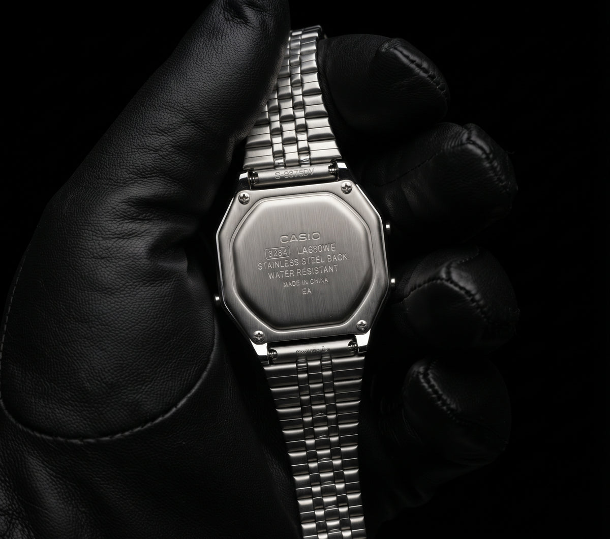 Casio LA680WE kol saatinin paslanmaz çelik arka kapağı