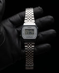 Casio LA680WE dijital kol saatinin önden görünümü