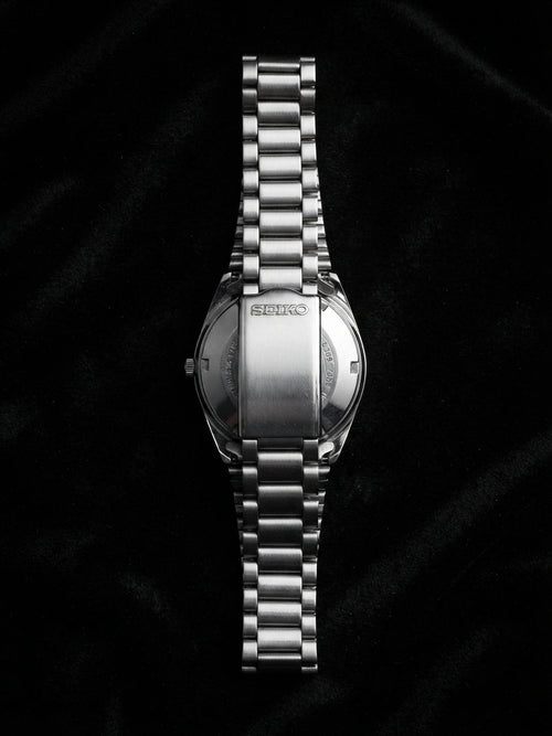 Seiko 5 saatin arka kapağı ve metal bileziği
